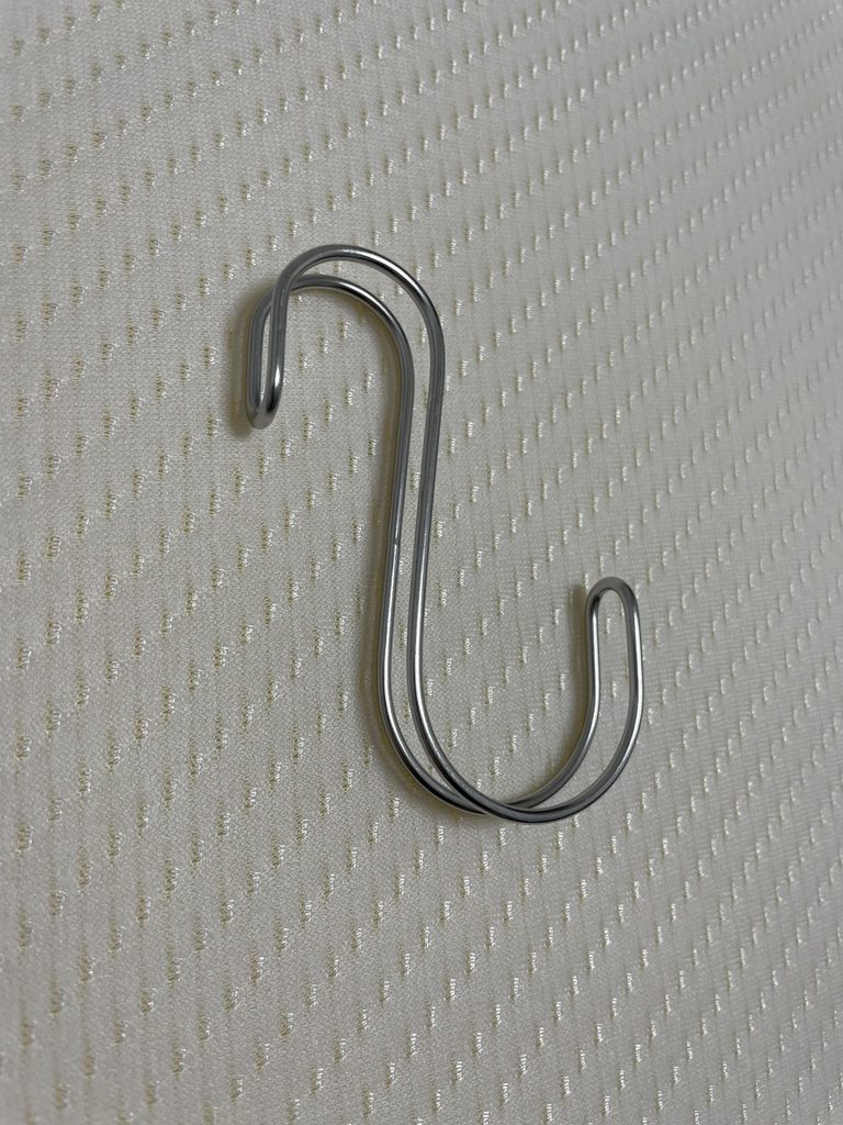 ランタンを吊るすのに使っているS字フック